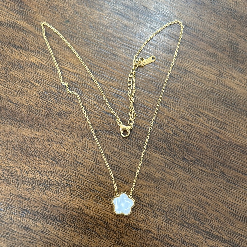 Gold Clover Pendant Necklace